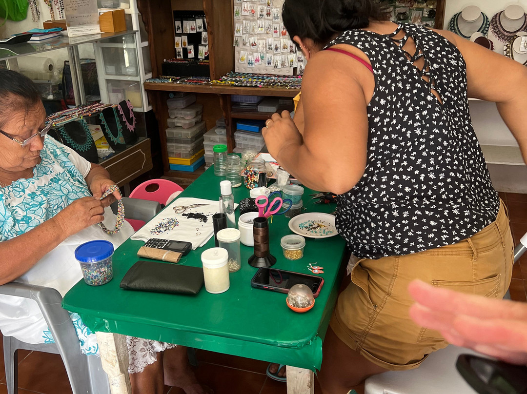 Women's Beading Cooperative-女人岛必去景点