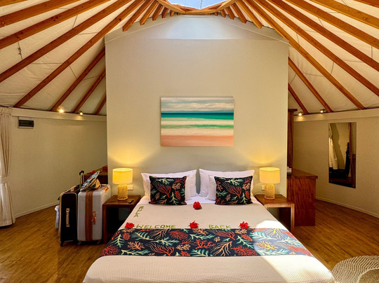 蓝礁湖海滩度假酒店主图