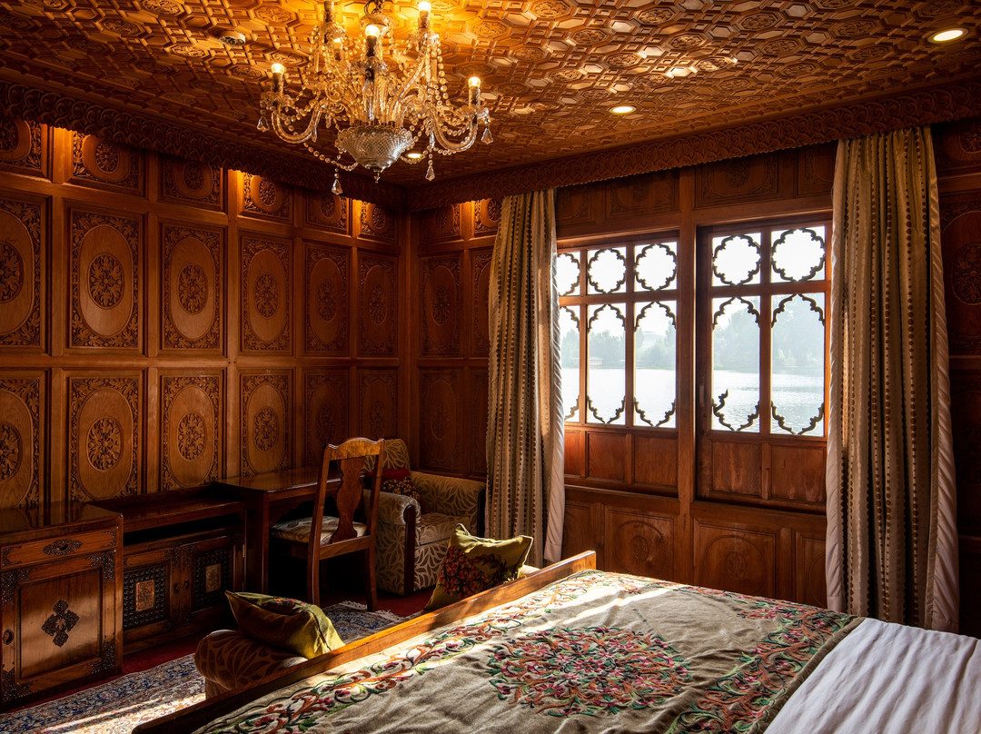 Mascot Houseboats主图