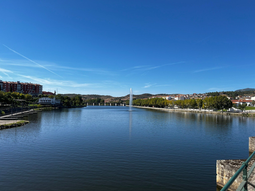 Ponte Românica (ponte Velha)景点图片