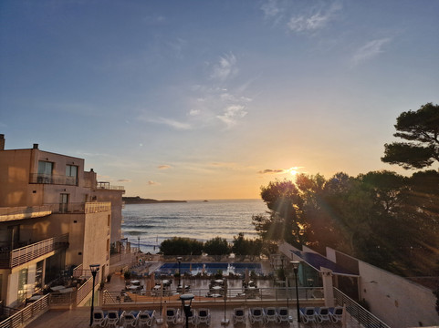 纳弗拉娜酒店主图