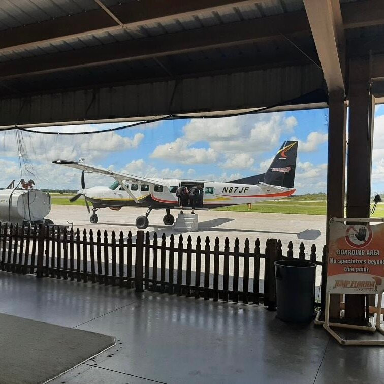 Jump Florida Skydiving-莱克威尔士必去景点