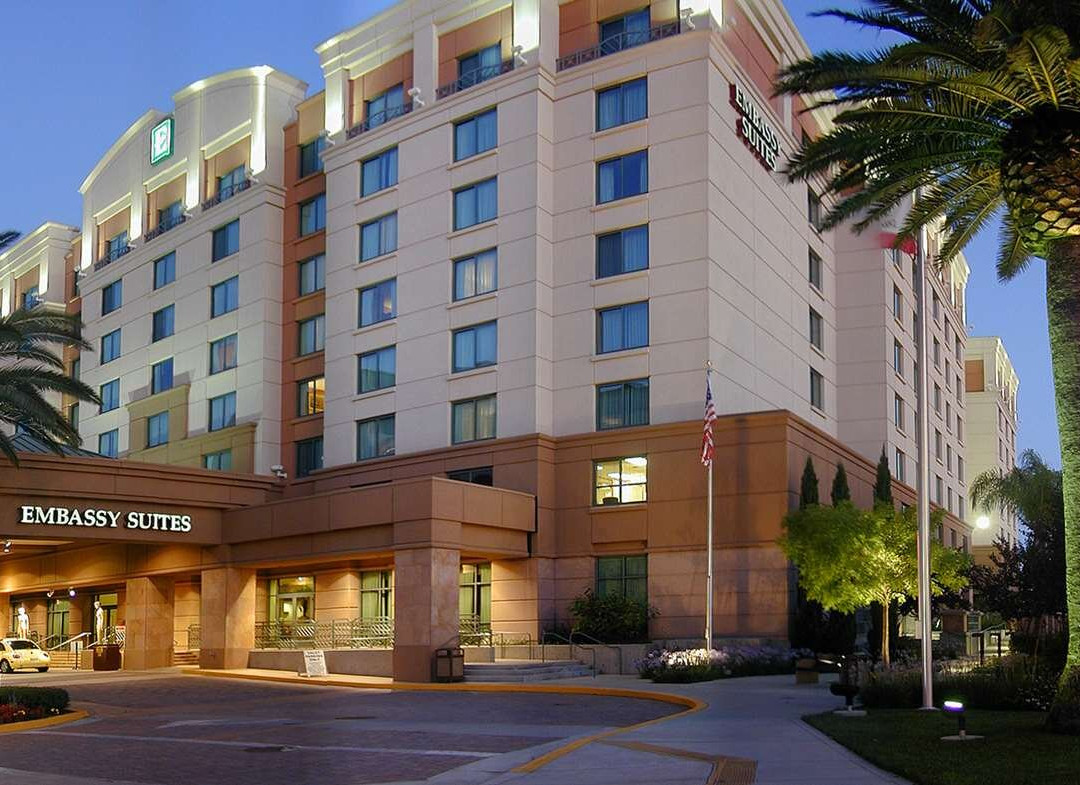 萨克拉门托河滨步道希尔顿合博套房酒店