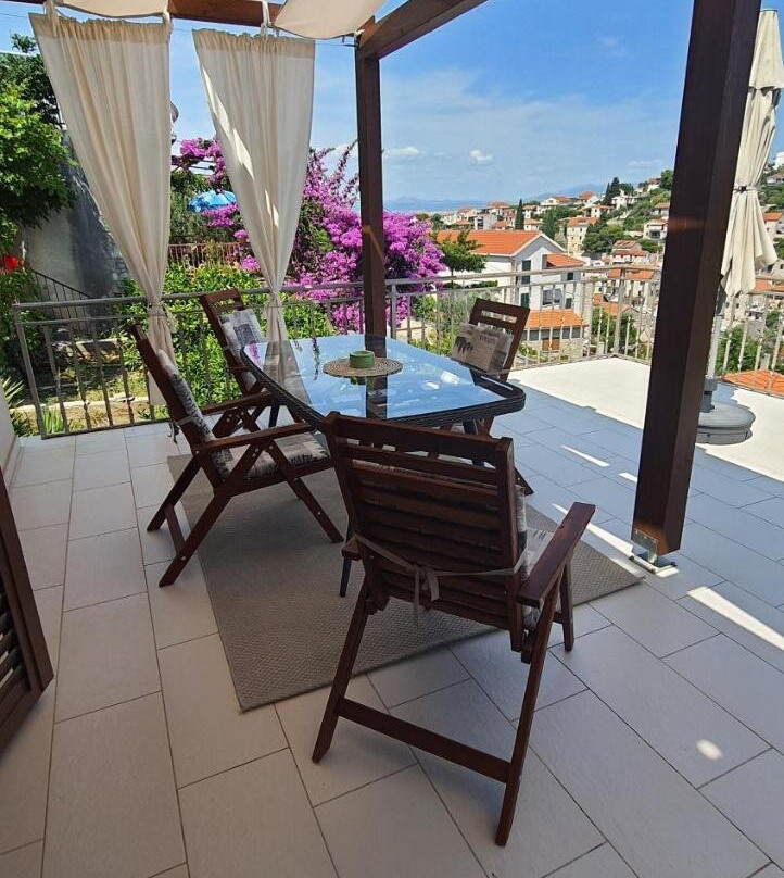 Apartments With Sea View