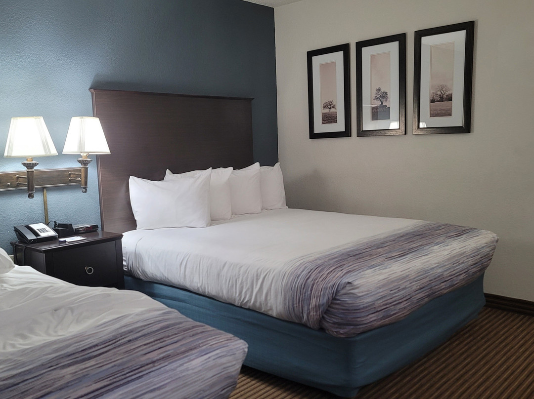 AmericInn Menominee Bayside by Wyndham主图