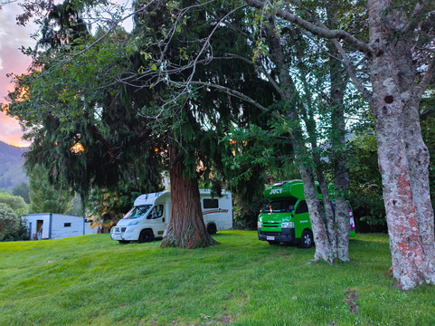 Waves Campsite主图