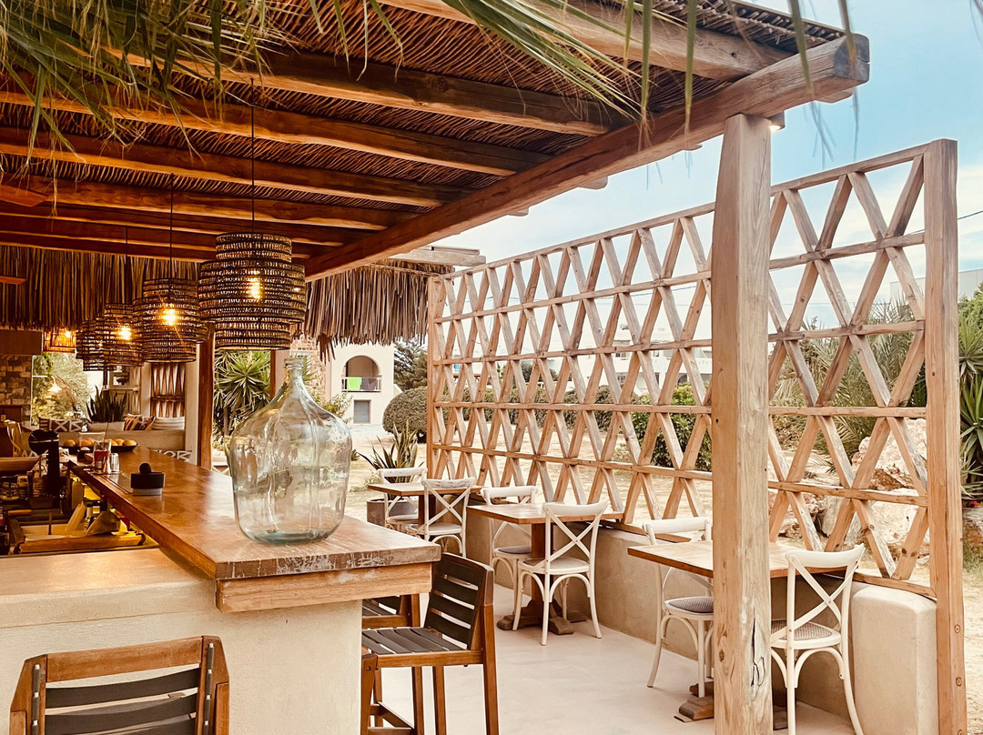 Athina Studios and Suites主图