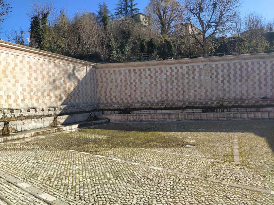 Fontana delle 99 Cannelle景点图片