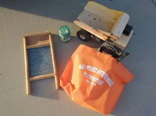 Main St. Antiques and Design Gallery-穆尔斯维尔必去景点