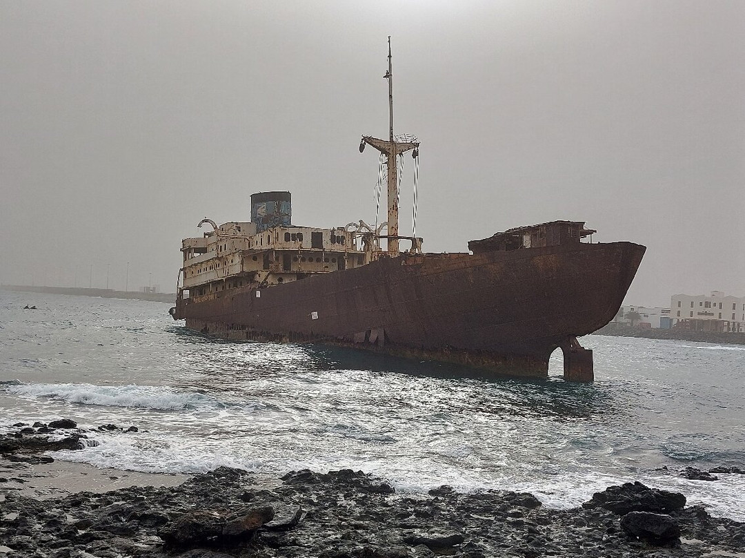 Barco Telamon encallado-阿雷西费必去景点