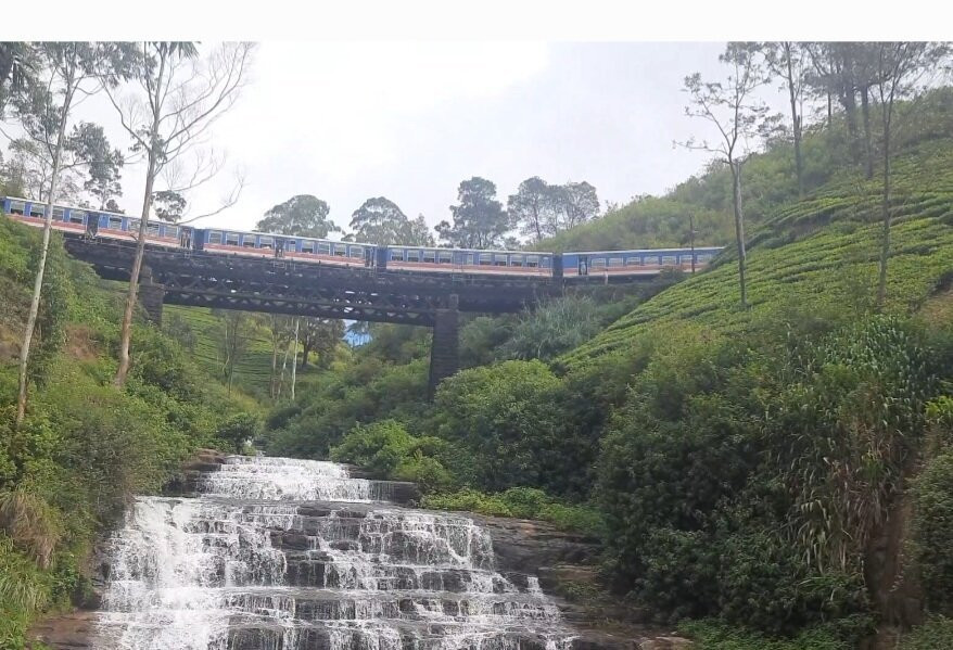 Nanuoya water fall-奴娃拉伊利雅必去景点