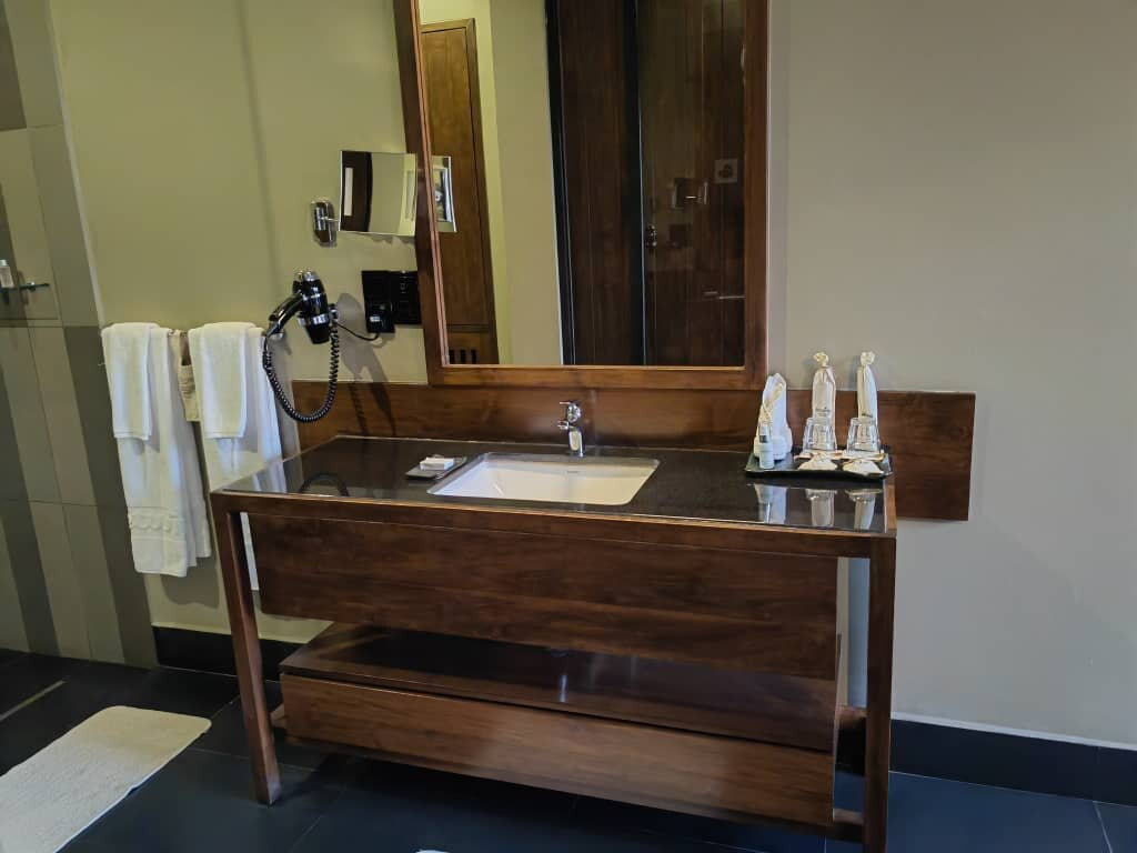 杰特威湖酒店主图