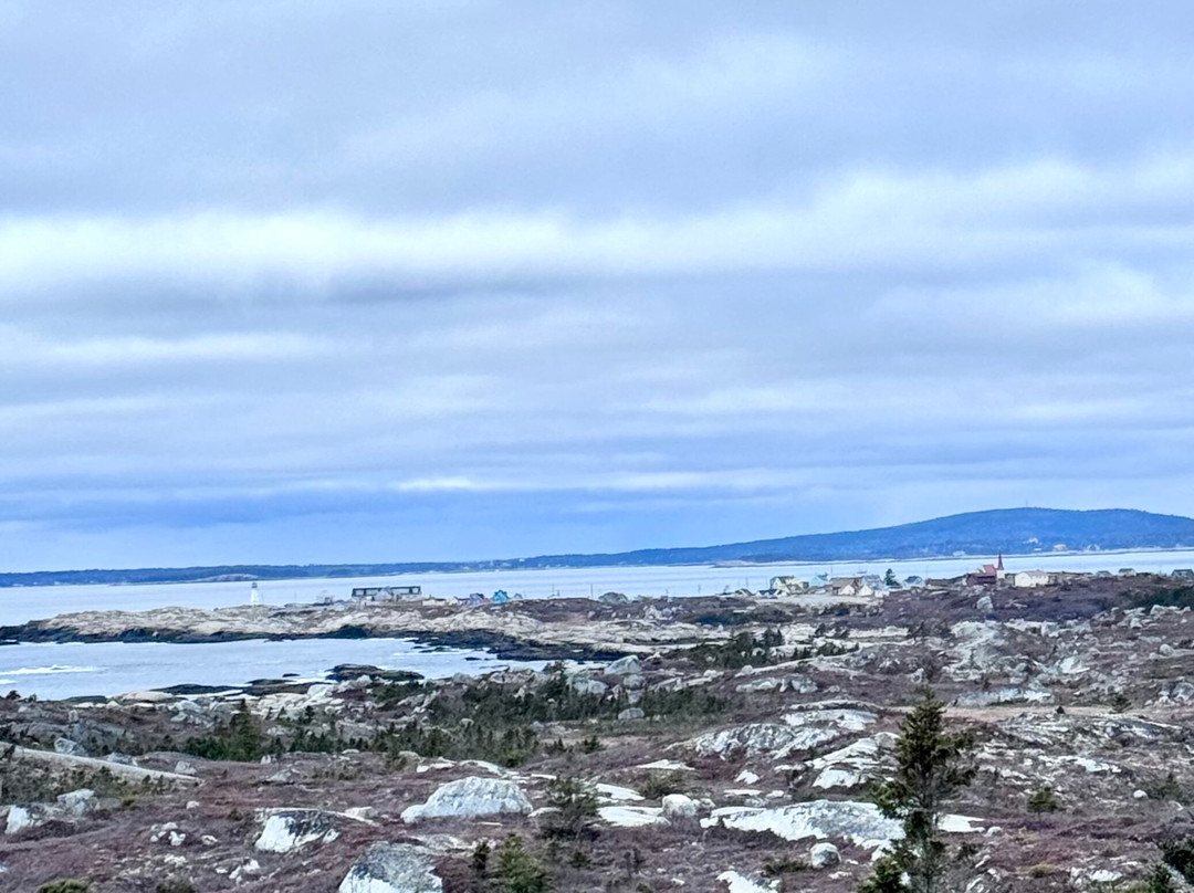 Polly's Cove Hiking Trail景点图片