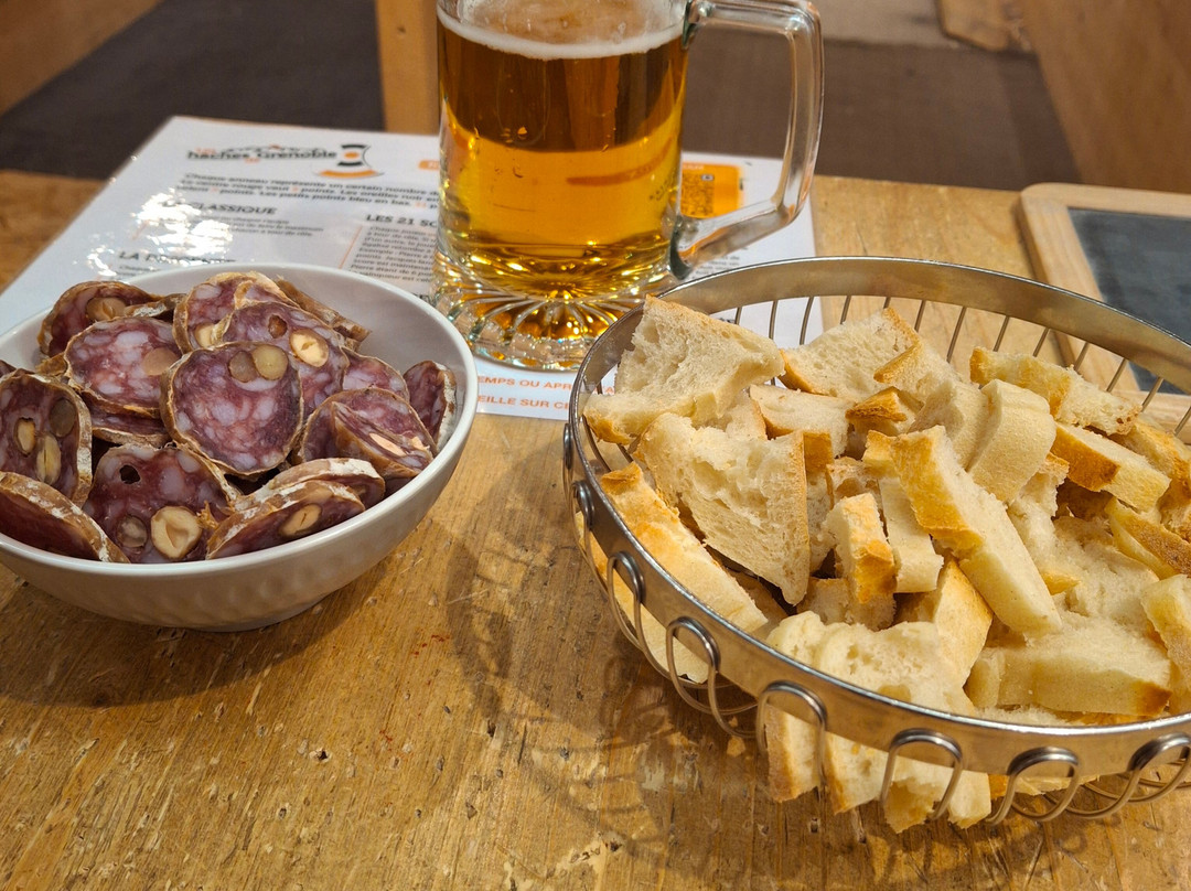 Lancer de hache Grenoble • Bar Les haches de Grenoble景点图片