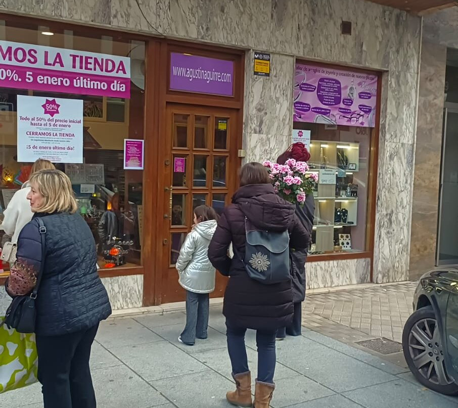 Agustin Aguirre Taller Vidrio Artistico-Salinas de Pamplona必去景点