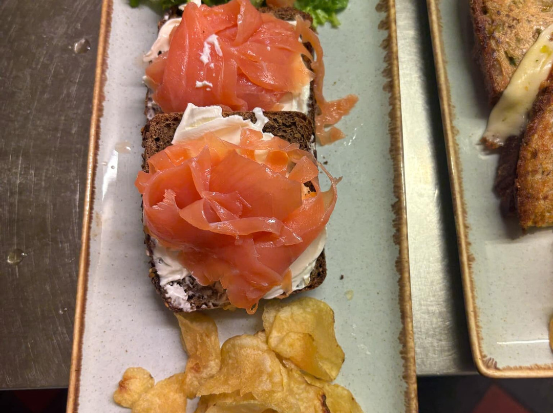 Coffee & Stays At Cartmel Square主图