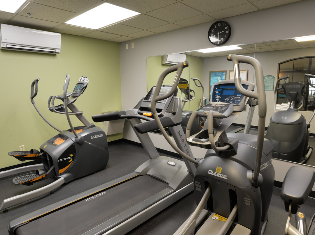 假日智选快捷套房酒店主图