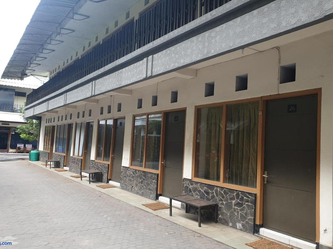 SPOT ON 2090 Ratna Backpacker Syariah