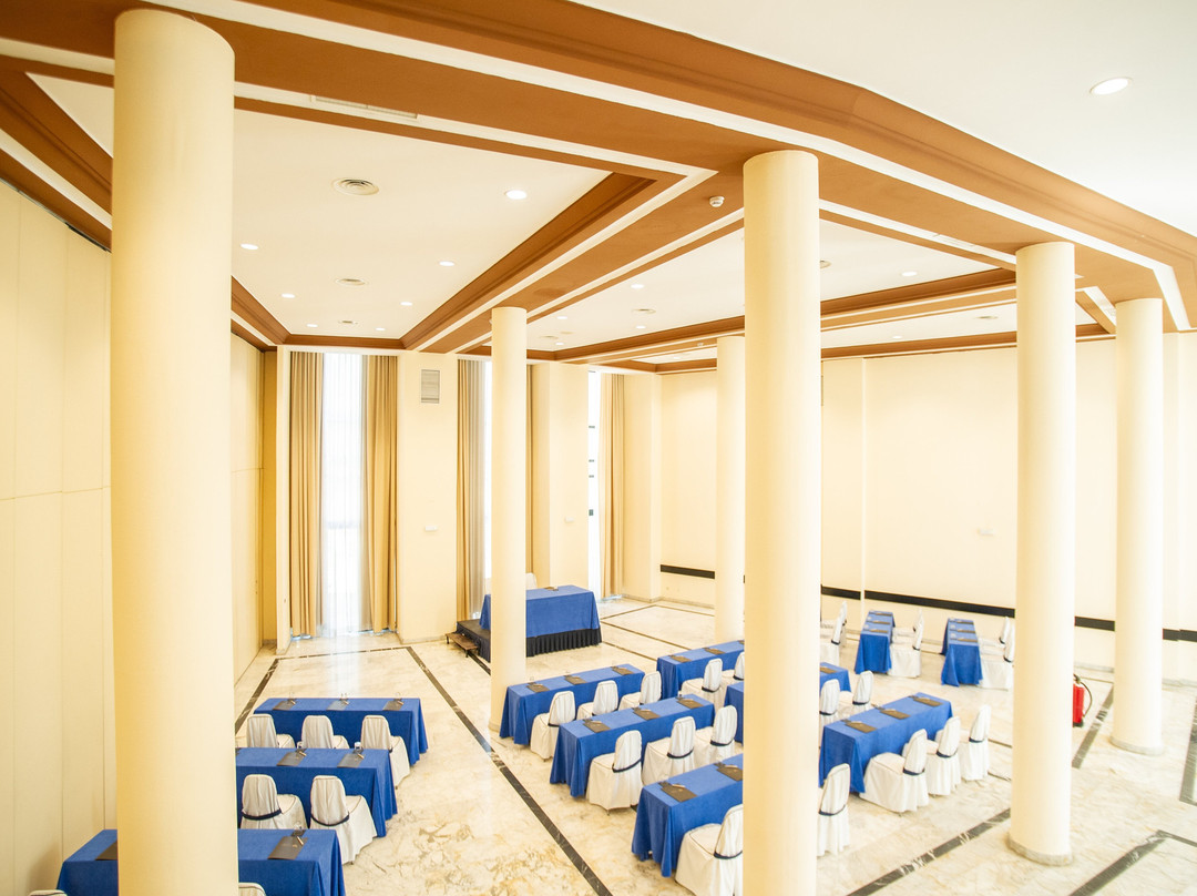 特瑞普梅里达美狄亚酒店主图