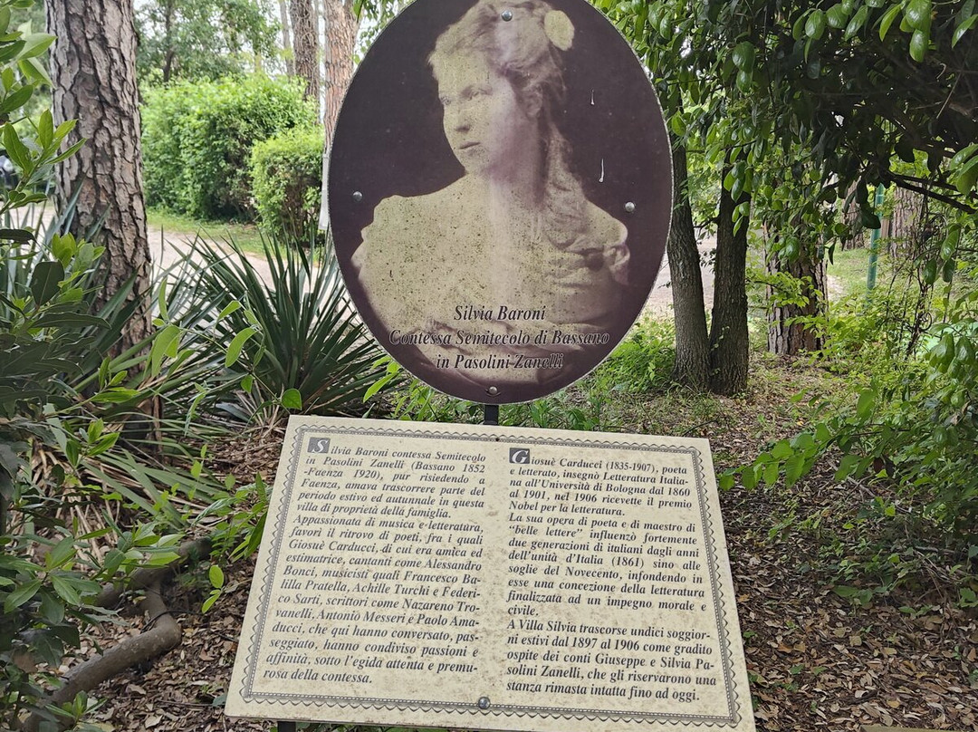 Villa Di Silvia Carducci-切塞纳必去景点