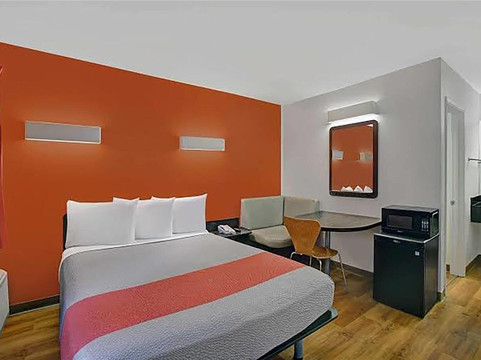 Super 8 by Wyndham Santa Clara