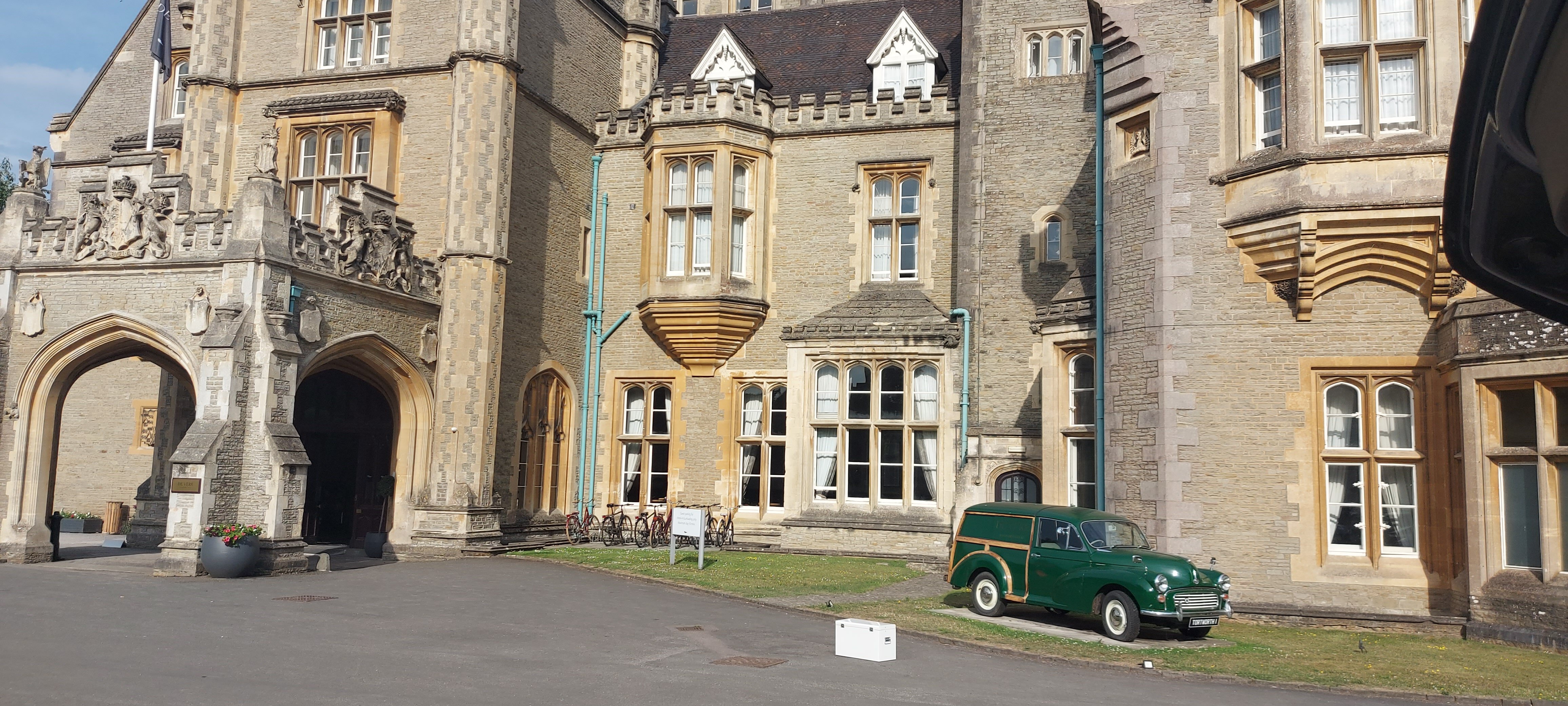 De Vere Tortworth Court-浴室