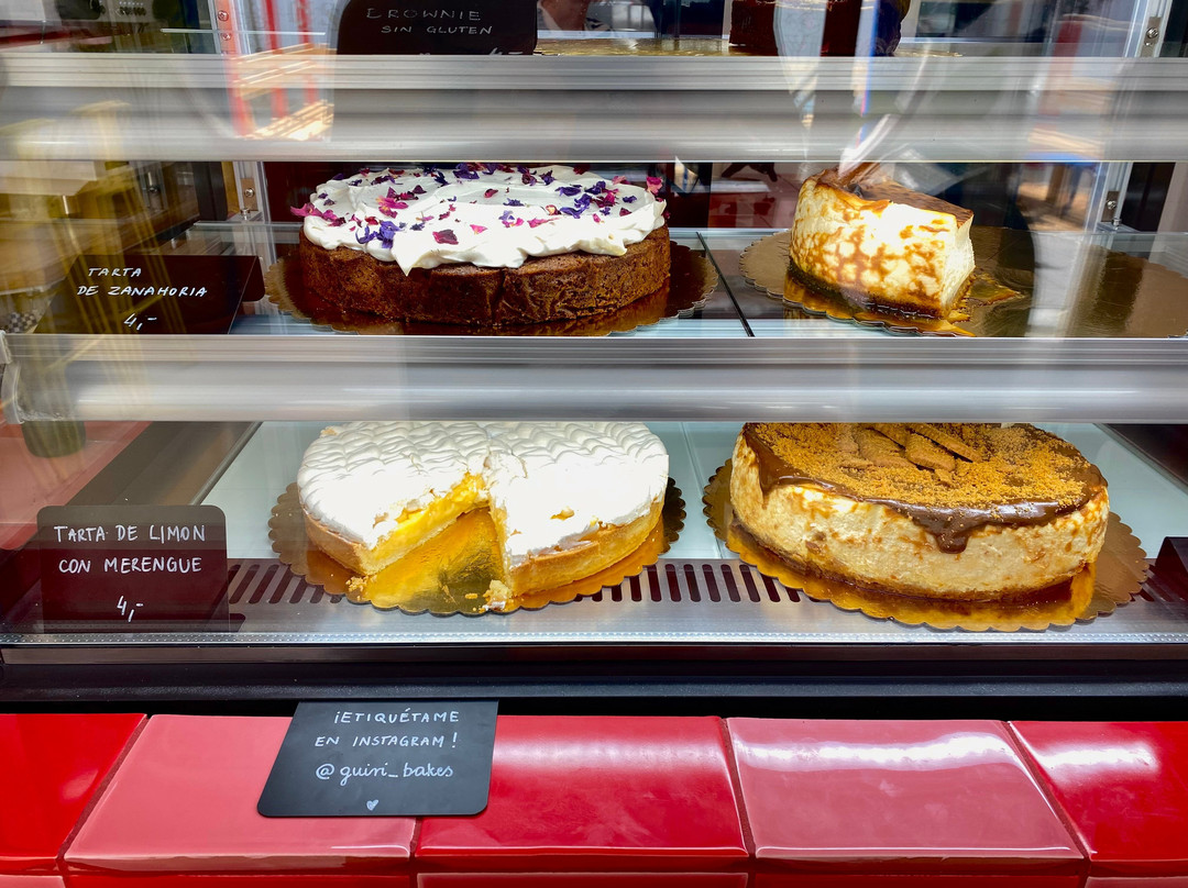 Guiri's Specialty Coffee & Pasteles Caseros