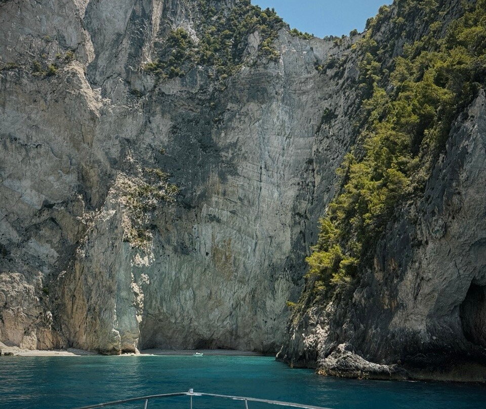 Explore Zakynthos luxury private services.-扎金索斯镇必去景点