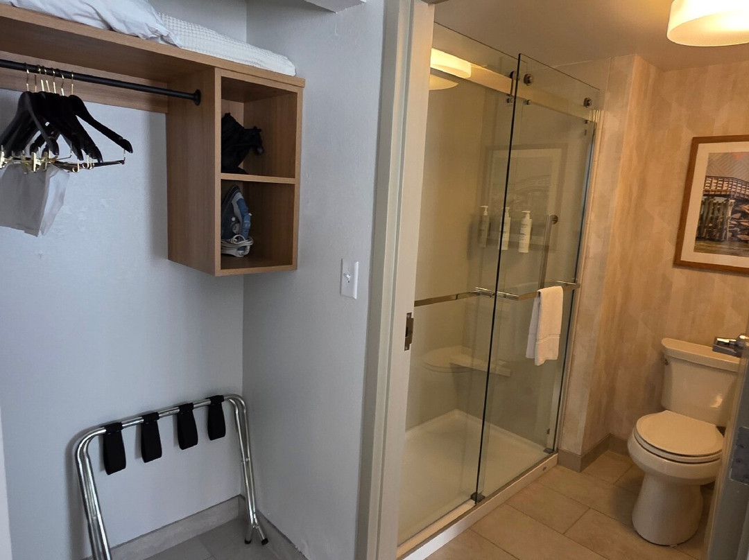 普利茅斯汉普顿酒店及套房主图