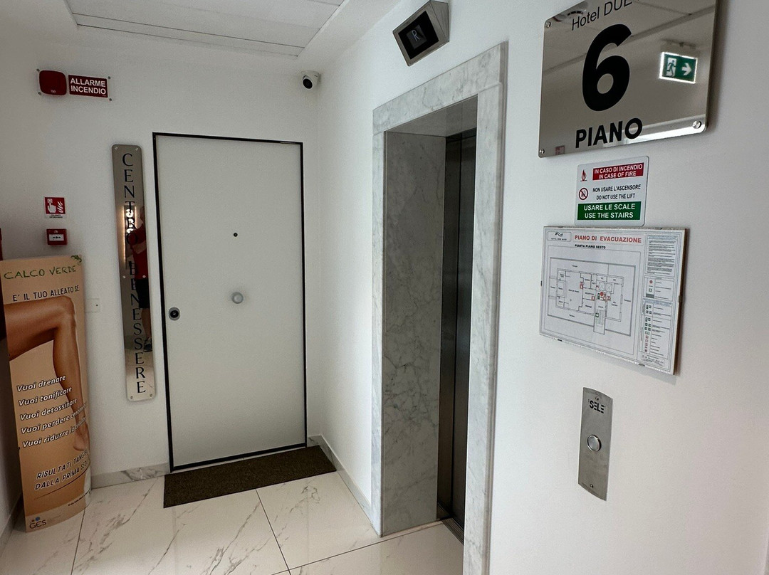 都马里酒店主图