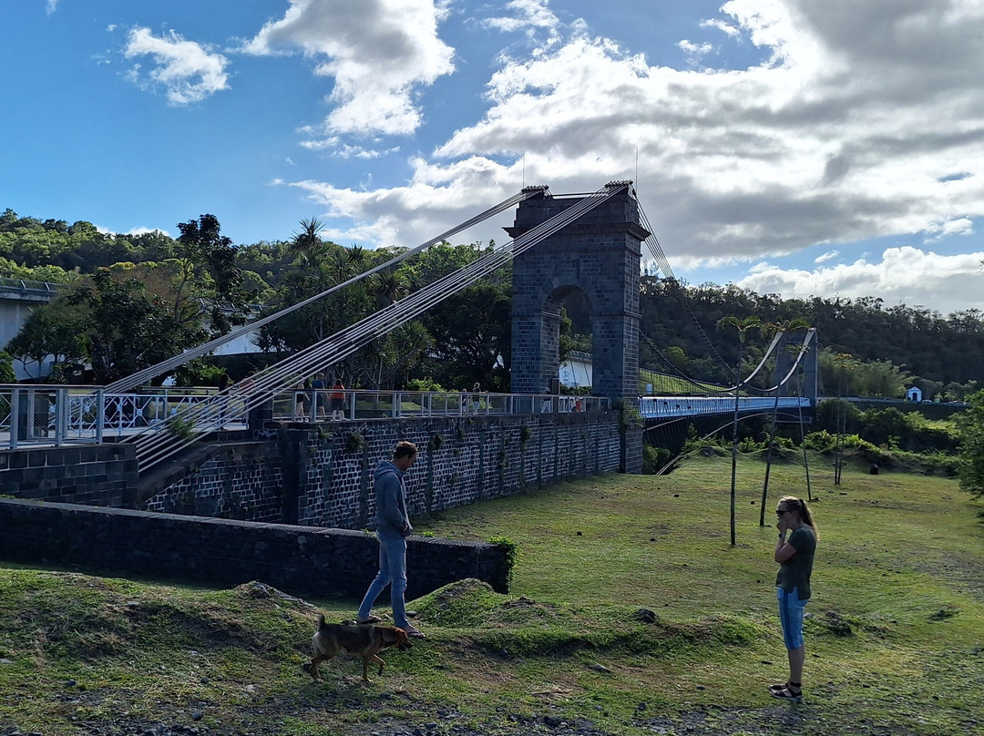 Pont Suspendu de la Rivière de l'Est-圣罗斯必去景点