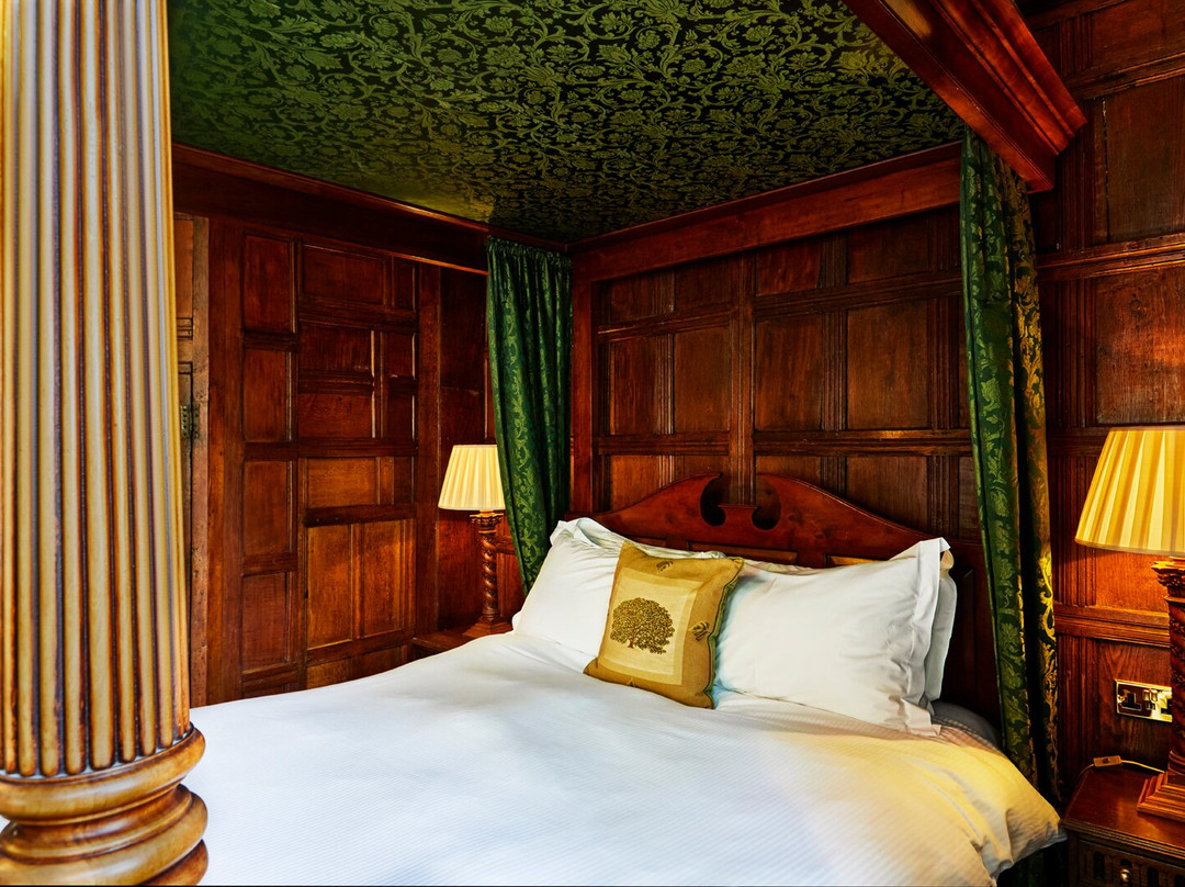 Ockenden Manor Hotel & Spa主图