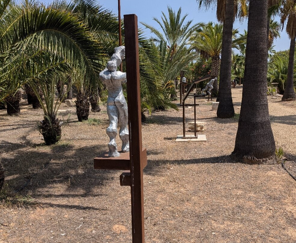 Klein Schreuder Sculpture Garden-L'Alfas del Pi必去景点