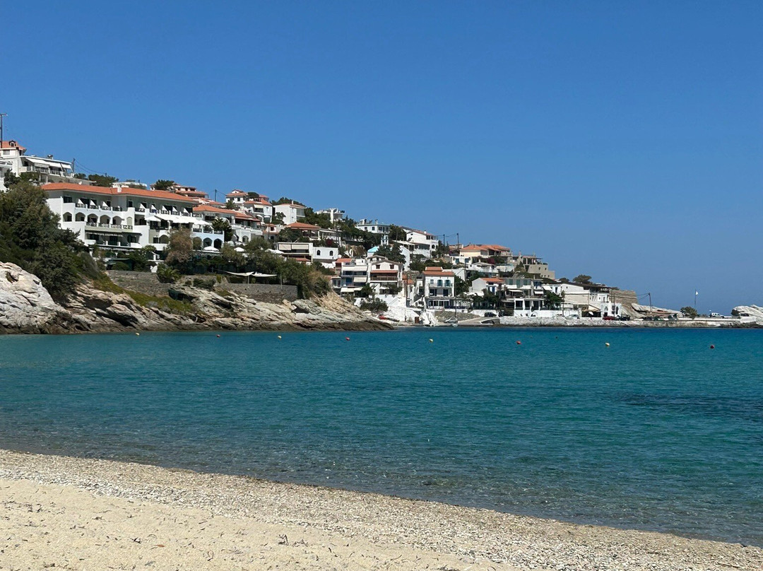 Paralia Livadi-Livadi必去景点