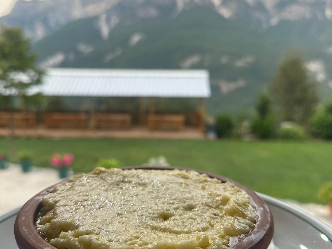 Vellezrit Guri Restaurant/Hotel主图