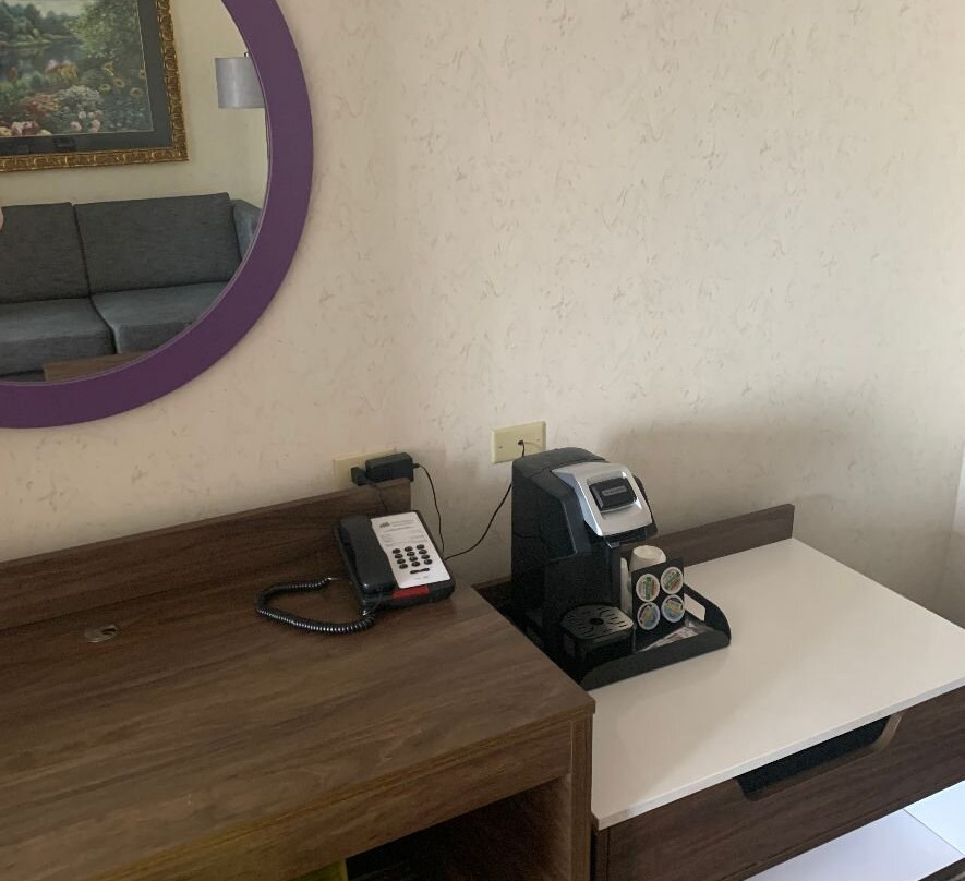 Evergreen Inn And Suites主图