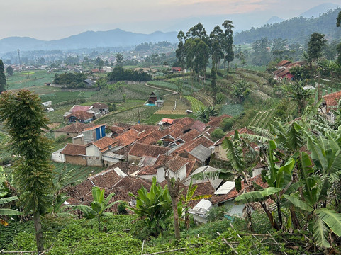 Enoss Travellers Tours-万隆必去景点