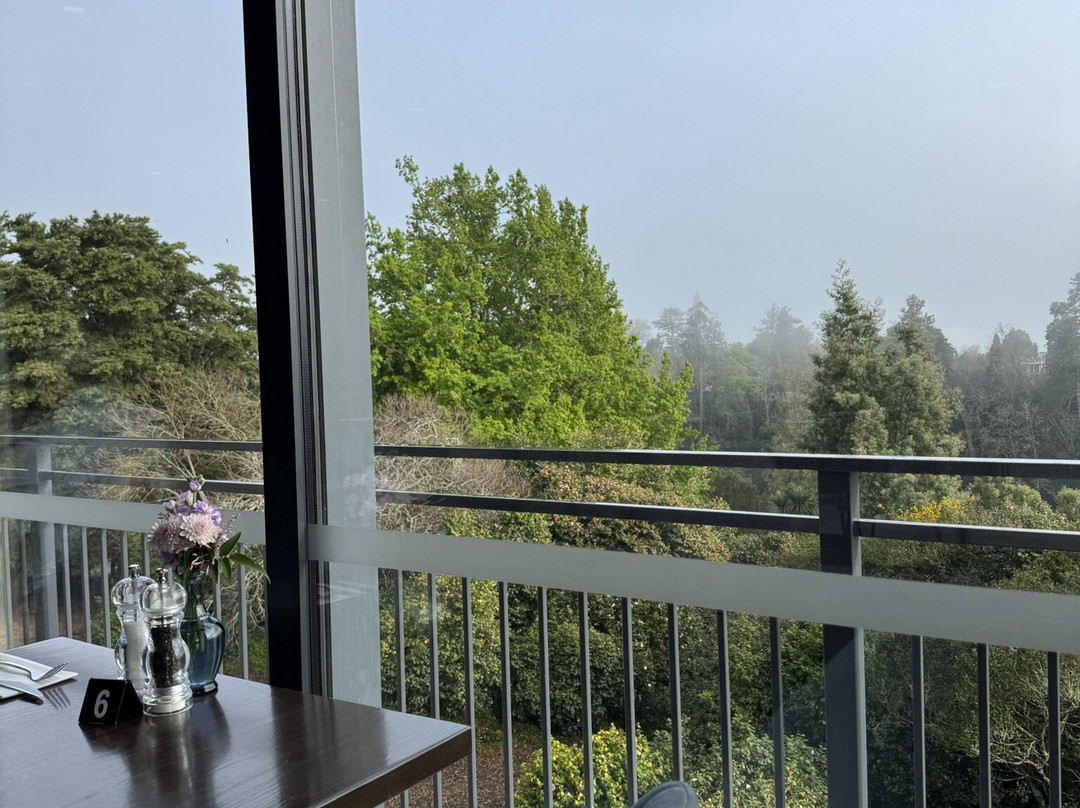 Hidden Lake Hotel and Apartments主图