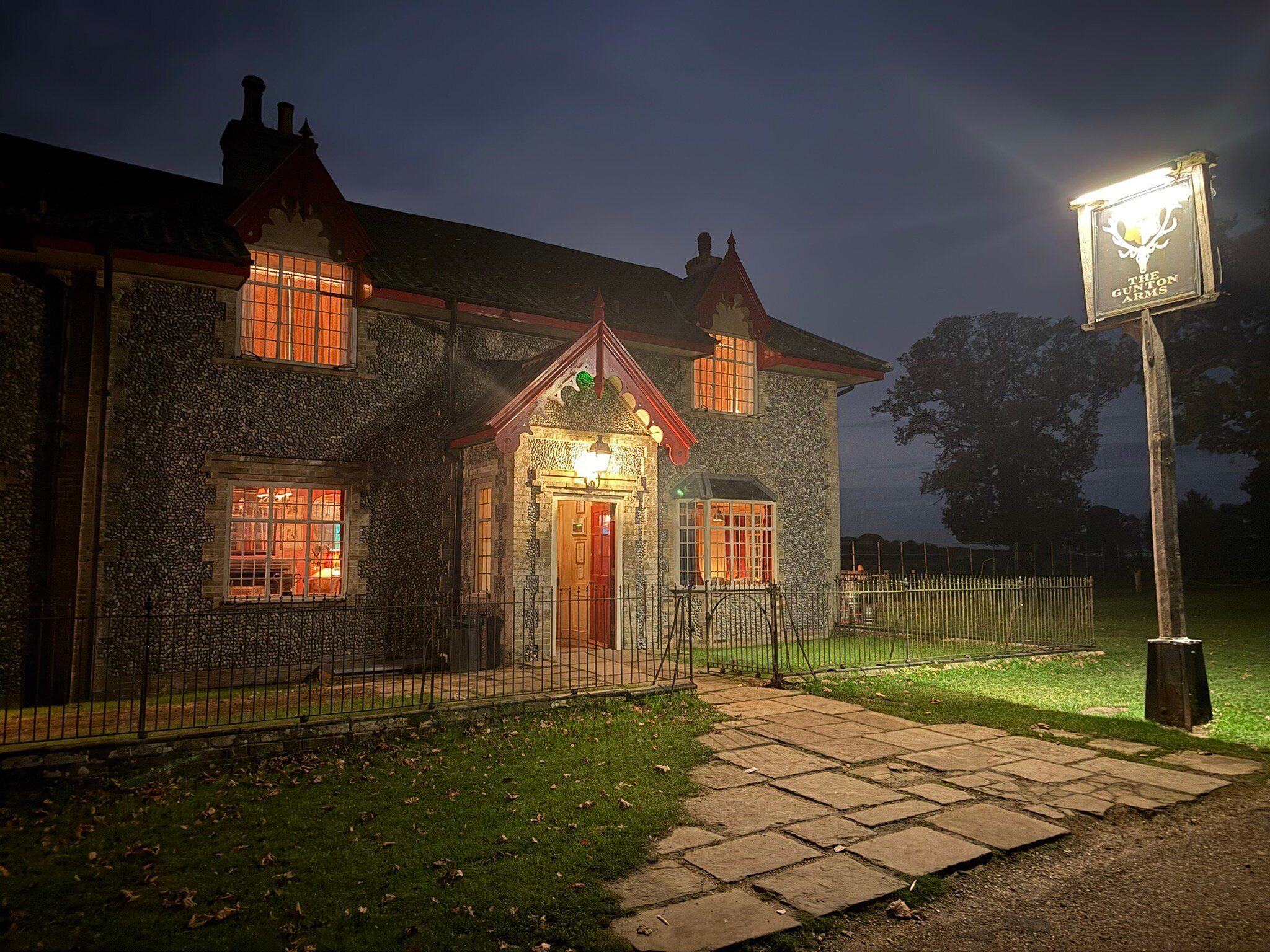 The Gunton Arms-官方