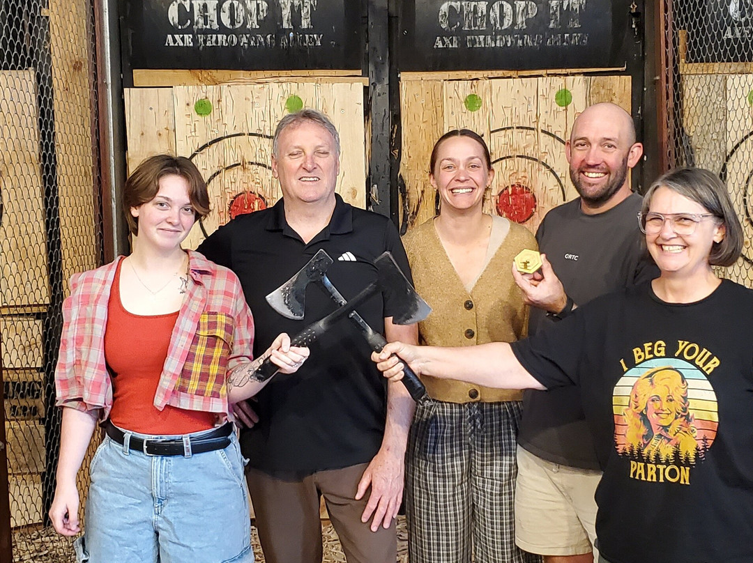 Chop It Axe Throwing & Escape It Rooms-维克多港必去景点