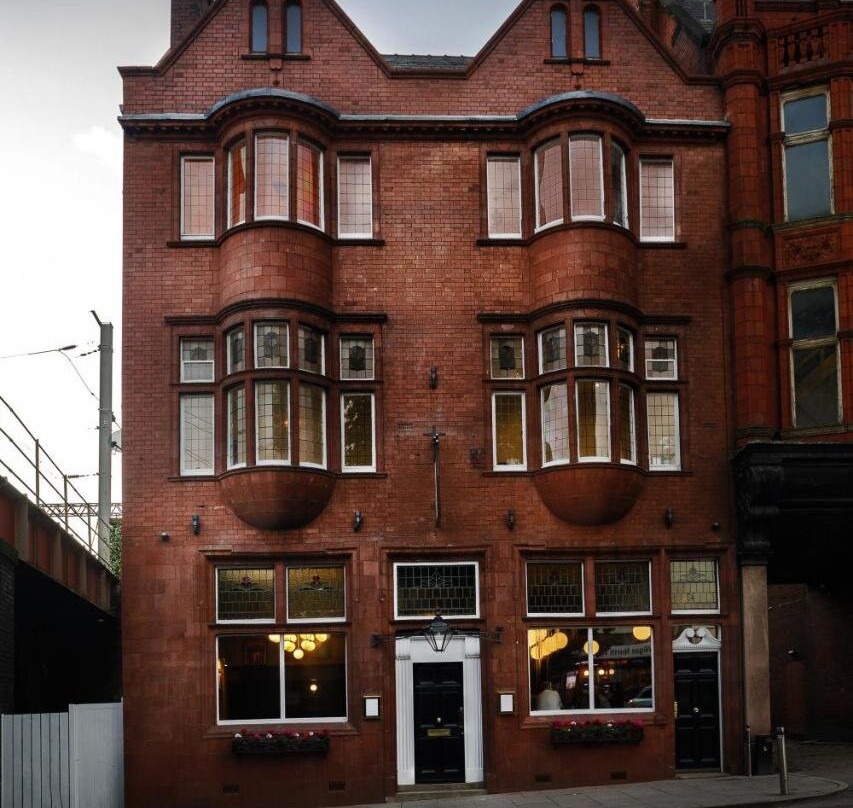 Swan & Railway Hotel Wigan主图