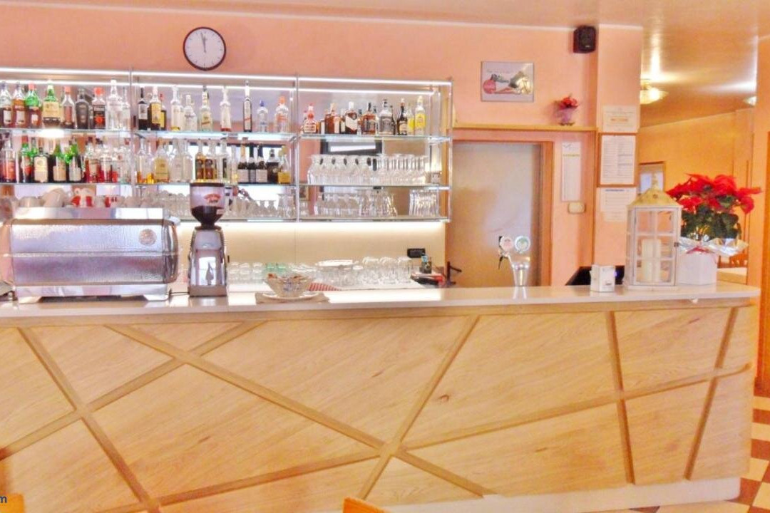 Rosa酒店住宿-艾巴沙内洛餐厅酒店