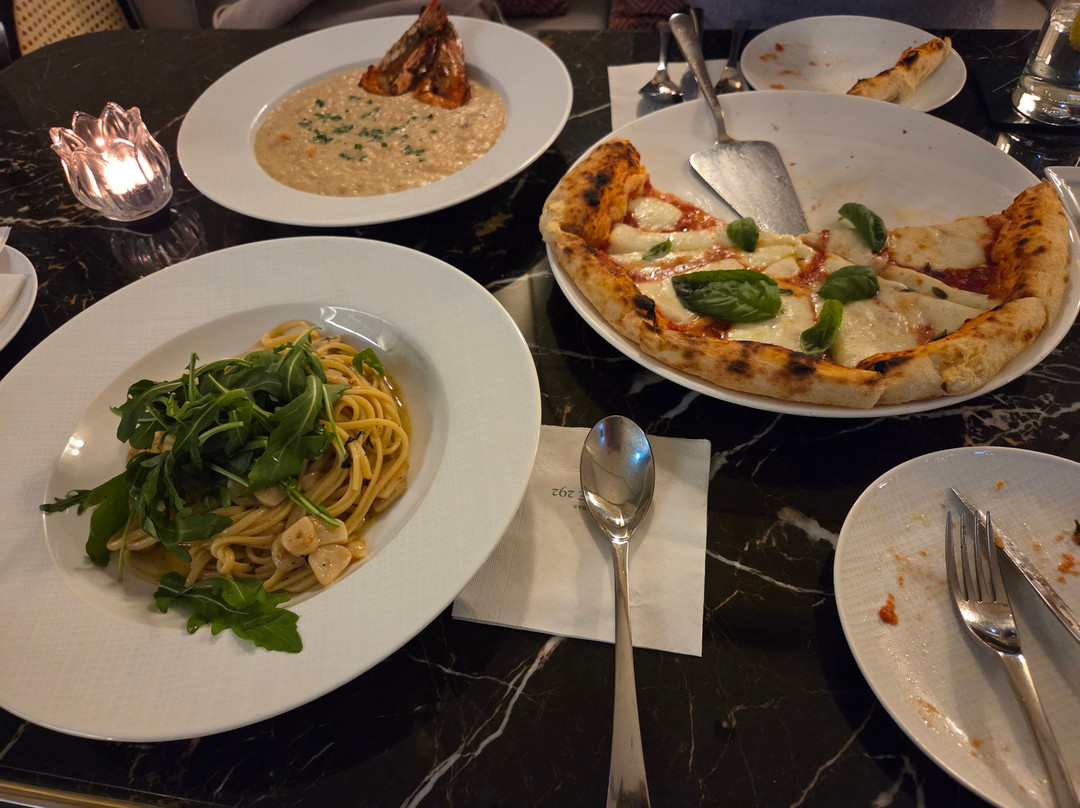 라운지앤바主图