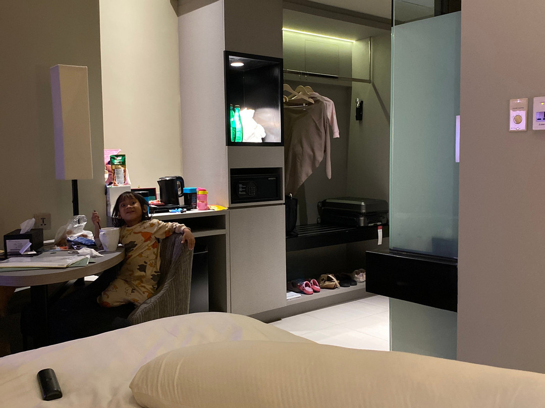 Whiz Luxe Hotel Spazio Surabaya主图