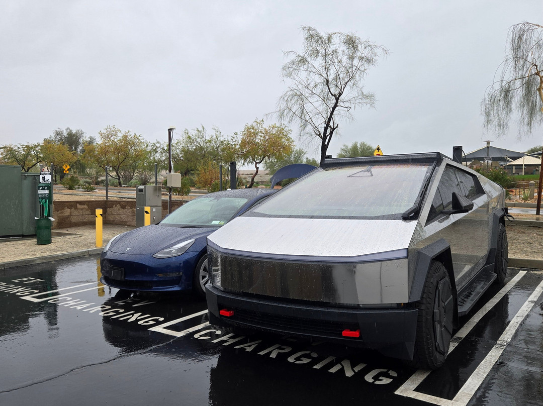 棕榈沙漠希尔顿惠庭套房酒店主图