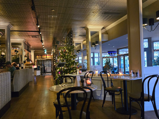 卡尔顿广场酒店主图