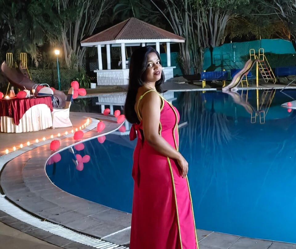 名流俱乐部酒店主图