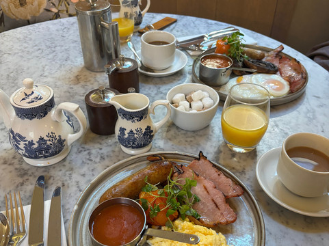 经典英国韦恩安居酒店主图