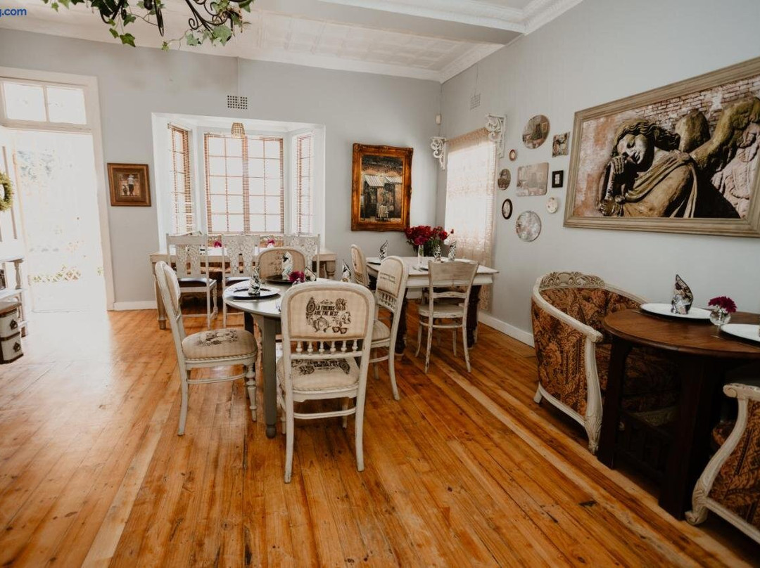 Tuis Guest House and Coffee Shop