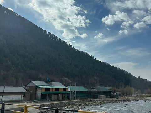 Nishat Tours And Travels-斯利那加必去景点